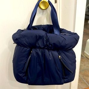 Sondra 🤩 Robert's Squared navy nylon quilted bag